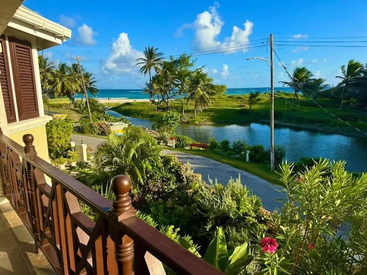 Coconut Walk Beach Apartment クライストチャーチ バルバドス